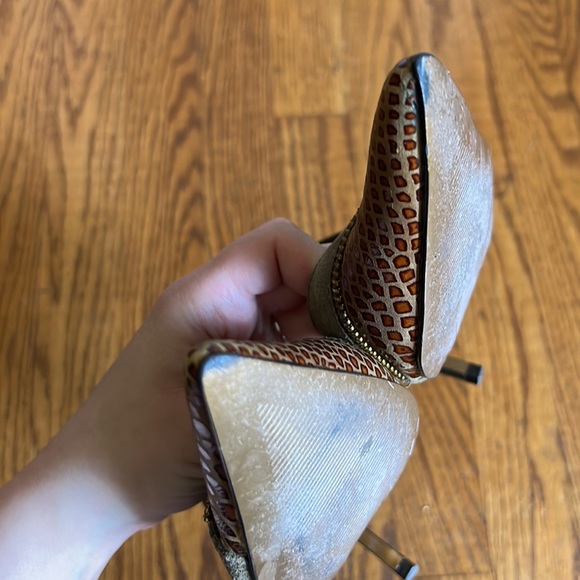 ◻️CARLOS SANTANA: Women’s dark green w/pattern pointed toe, heels, preowned◻️ - Picture 13 of 13